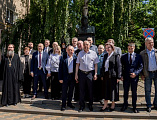 Торжественное возложение цветов в День памяти погибших шахтеров Российского Донбасса