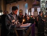 Епископ Симон совершил утреню Великого Пятка с чтением двенадцати страстных Евангелий