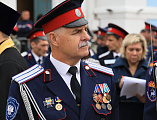 На площади Покровского кафедрального собора города Шахты прошло построение лучшего кадетского корпуса в России по случаю торжественной церемонии присяги и вручения первых погон молодым кадетам