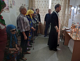 Протоиерей Роман Мясников освятил воду в доме престарелых