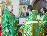 Преосвященнейший епископ Симон совершил Божественную литургию в храме апостола и евангелиста Иоанна Богослова при Институте сферы обслуживания и предпринимательства (филиал) ДГТУ в г. Шахты