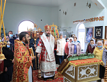 Продолжая пасхальные торжества, Преосвященнейший епископ Симон совершил Божественную литургию в храме вмч. Георгия Победоносца пос. Новозарянский