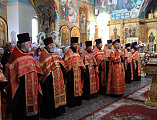 В день празднования Светлой Пасхи в Покровский кафедральный собор г. Шахты доставлен Благодатный огонь из Иерусалима
