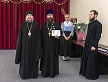 Преосвященнейший епископ Симон вручил Патриаршие и епархиальные награды медицинским сотрудникам и священнослужителям, понесшим особые труды в преодолении COVID-19