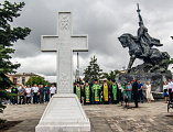 В парке у мемориала «Клятва» станицы Вёшенской состоялось освящение мраморного поклонного креста