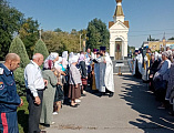 В день воспоминания чуда, совершенного святым Архистратигом Михаилом в Хонех, в храме п. Каменоломни Октябрьского района прошло соборное Богослужение