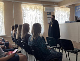 Благочинный приходов Александровск-Грушевского округа иерей Александр Теличкин встретился с сотрудниками учреждений ФСИН города Шахты