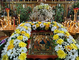 В Свято-Андреевском храме города Миллерово в праздник Святой Троицы наградили волонтеров православной группы «Мы вместе»   