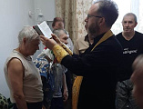 Духовная беседа и таинство Причащения в доме престарелых поселка Садовый