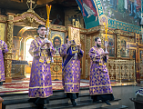 В Четверг Страстной седмицы Преосвященнейший епископ Симон совершил Божественную литургию святителя Василия Великого в Покровском кафедральном соборе г. Шахты