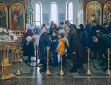 В праздник Сретения Господня Преосвященнейший епископ Симон совершил Божественную литургию в Покровском кафедральном соборе г. Шахты