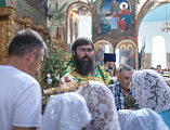 В день Святой Троицы, Пятидесятницы епископ Симон совершил праздничное богослужение