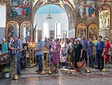 В день Святой Троицы, Пятидесятницы епископ Симон совершил праздничное богослужение