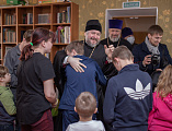 Епископ Симон посетил беженцев из Донбасса, размещенных в детском епархиальном приюте в станице Манычской