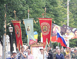 Традиционный крестный ход в память о святой семье Царственных страстотерпцев прошел от храма святителя Николая посёлка Аютинский к Покровскому кафедральному собору г. Шахты