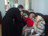Сестры милосердия храма Державной иконы Божией Матери ведут активную работу по духовному просвещению людей, находящихся в социальных учреждениях г. Донецка