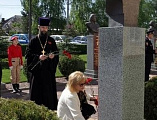 Ко дню Победы в п. Каменоломни состоялось возложение цветов