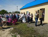 В день святителя Николая, архиепископа Мир Ликийских, Чудотворца, благочинный Миллеровского церковного округа иерей Роман Калинин совершил Божественную литургию в храме святителя Николая Мирликийского г. Миллерово