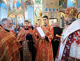 Пасхальной вечерней продолжилось торжество Светлого Христова Воскресенья в Покровском кафедральном соборе г. Шахты