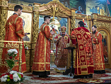 Праздников Праздник и Торжество из Торжеств. В праздник Светлого Христова Воскресения в Покровском кафедральном соборе г. Шахты состоялось торжественное богослужение