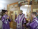В поминальную родительскую субботу Преосвященнейший епископ Симон совершил Божественную литургию и панихиду в храме великомученика Пантелеимона г. Гуково
