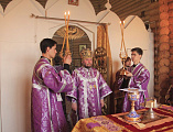 Преосвященнейший епископ Симон с архипастырским визитом посетил Сулинское благочиние и возглавил Литургию в храме Архиерейского подворья в честь великомученицы Екатерины г. Красный Сулин
