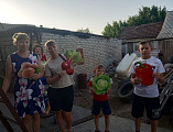 Сестры Марфо-Мариинского сестричества поздравили многодетные семьи с Днем семьи, любви и верности