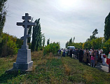 В Гуковском благочинии состоялся соборный крестный ход к поклонному кресту