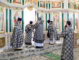 Преосвященнейший епископ Симон совершил Литургию Преждеосвященных Даров в храме святого благоверного князя Александра Невского города Шахты
