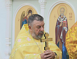 Преосвященнейший епископ Симон совершил чин освящения храма великомученика Георгия Победоносца в пос. Новозарянский и возглавил Литургию в новоосвященном храме