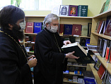Преосвященнейший епископ Симон ознакомился с работой епархиального склада в режиме санитарно-эпидемиологических ограничений
