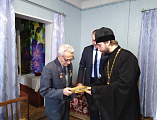Протоиерей Сергий Яценко и представители Администрации г. Шахты посетили ветеранов Великой Отечественной войны