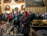 Праздник Благовещения Пресвятой Богородицы собрал многочисленных верующих города Шахты на богослужение в Покровском кафедральном соборе