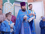 Белых голубей по традиции праздника Благовещения выпустили в небо в храме Архангела Михаила п. Каменоломни