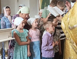 В храмах Александровск-Грушевского благочиния благословили детей на начало нового учебного года