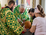 Божественная литургия в Покровском кафедральном соборе в день памяти святых благоверных князя Петра и княгини Февронии