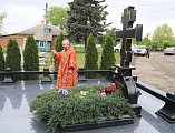 Преосвященнейший епископ Симон совершил заупокойную литию на могиле бывшего мэра города Шахты С.А. Пономаренко