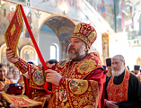 Праздник Светлого Христова Воскресения в Покровском кафедральном соборе города Шахты продолжился великой вечерней