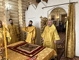 Епископ Шахтинский и Миллеровский Симон возглавил Божественную литургию в храме великомученицы Екатерины города Красный Сулин