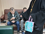 Протоиерей Роман Мясников в пасхальные дни посетил постояльцев дома престарелых в пос. Садовый