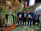 В Свято-Андреевском храме города Миллерово в праздник Святой Троицы наградили волонтеров православной группы «Мы вместе»   