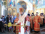Пасхальной вечерней продолжилось торжество Светлого Христова Воскресенья в Покровском кафедральном соборе г. Шахты
