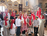 В храме великомученицы Екатерины Красного Сулина поздравили прихожанок с днём святых жён-мироносиц