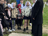 Учащиеся 4-й школы Миллерово посетили храм великомученика Пантелеимона на Светлой седмице