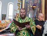 В день Святой Троицы, Пятидесятницы епископ Симон совершил праздничное богослужение