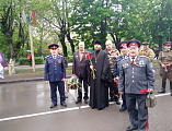 В день 74-й годовщины Победы в Великой Отечественной войне духовник Новошахтинского городского казачьего общества иерей Сергий Сидоров принял участие в торжествах в честь праздника