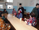 Священник посетил пациентов шахтинского Дома сестринского ухода