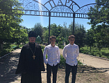 В День защиты детей состоялись торжественные встречи духовества Сулинского благочиния и маленьких жителей г. Красный Сулин