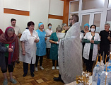 В лечебно-реабилитационном центре № 2 иерей Евгений Поцелуев совершил чин освящения воды и рассказал о духовной сути праздника Крещения Господня
