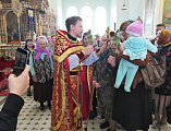 В Донецком Успенском архиерейском подворье поздравили прихожанок с днем памяти святых жен-мироносиц